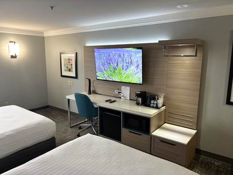 Seasonal outdoor pool area at Best Western Glen Allen